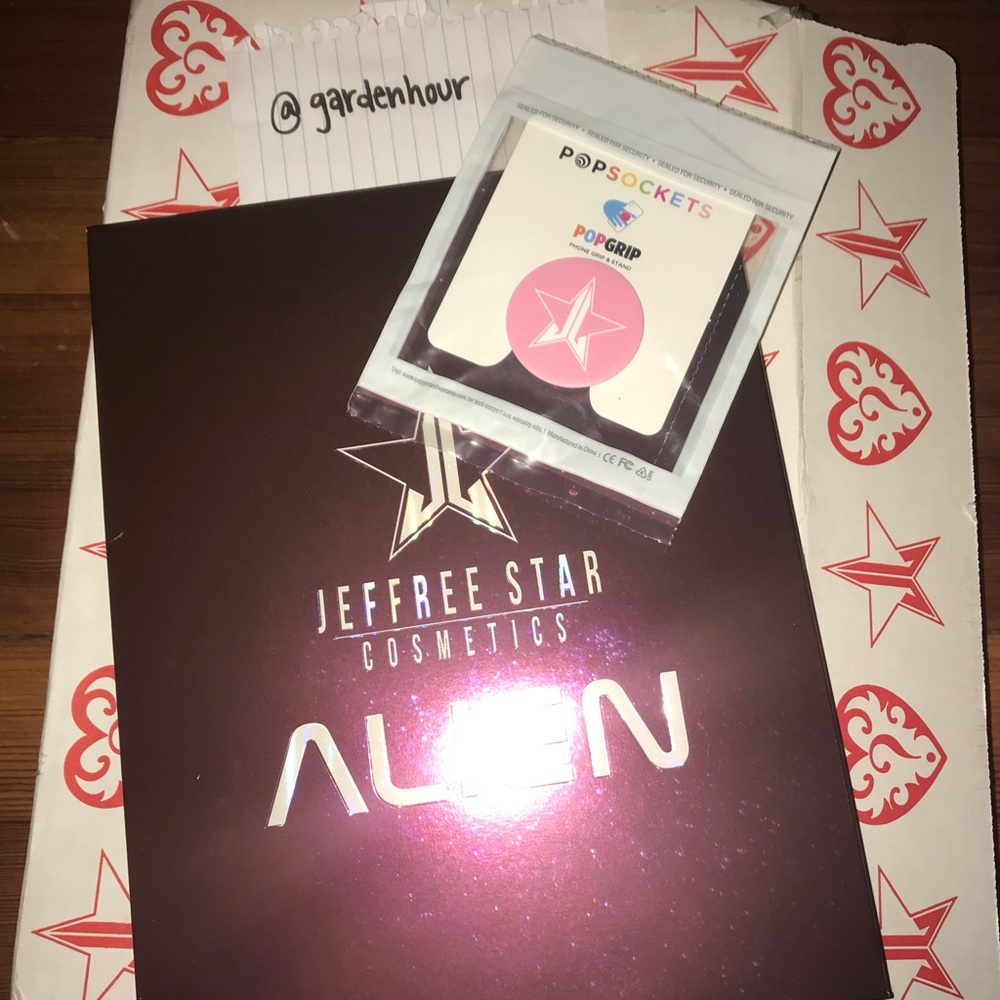 JEFFREE STAR ALIEN PALLET AND POP SOCKET
